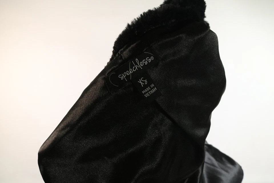 Abrigo de piel sintética negro sin palabras para niñas XS USADO EN EXCELENTE ESTADO Foto 3 de 4