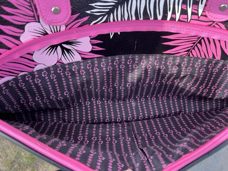 "Bolsa de Lona de Viaje Roxy 26"" Rodante, Forrada de Plástico, Rosa, Blanco y Negro" Foto 3 de 4