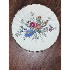 Wedgwood Avebury Bone China Floral 4.7/8” Round Trinket Gift Vintage Dish