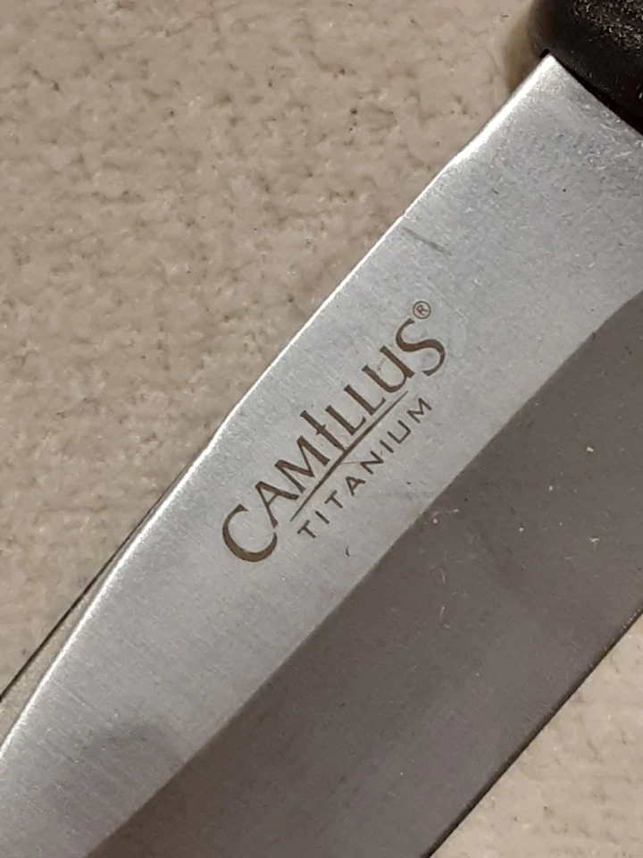 Faca de caça Camillus titânio lâmina fixa preta com bainha - Imagem 2 de 4