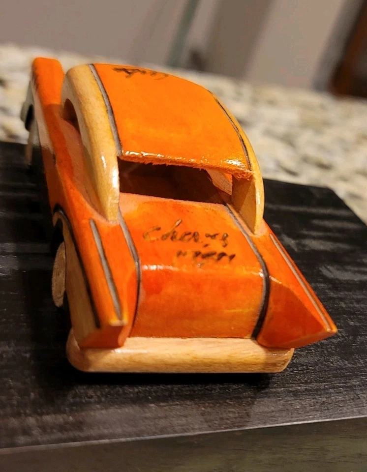Chevy retro de madera tallada a mano 1957 (firmado por el artista cubano Luis Gustavo) Foto 4 de 4
