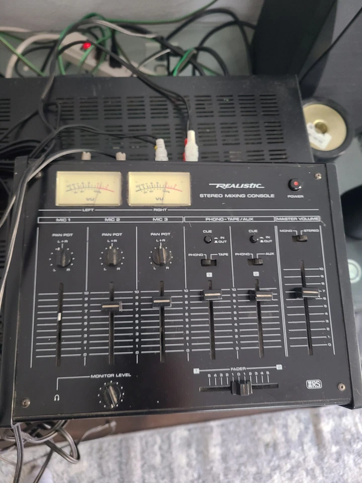 Realistic No. 32-1200B Stereo Mixing Console wired, For Parts Or Repair - Image 3 of 4