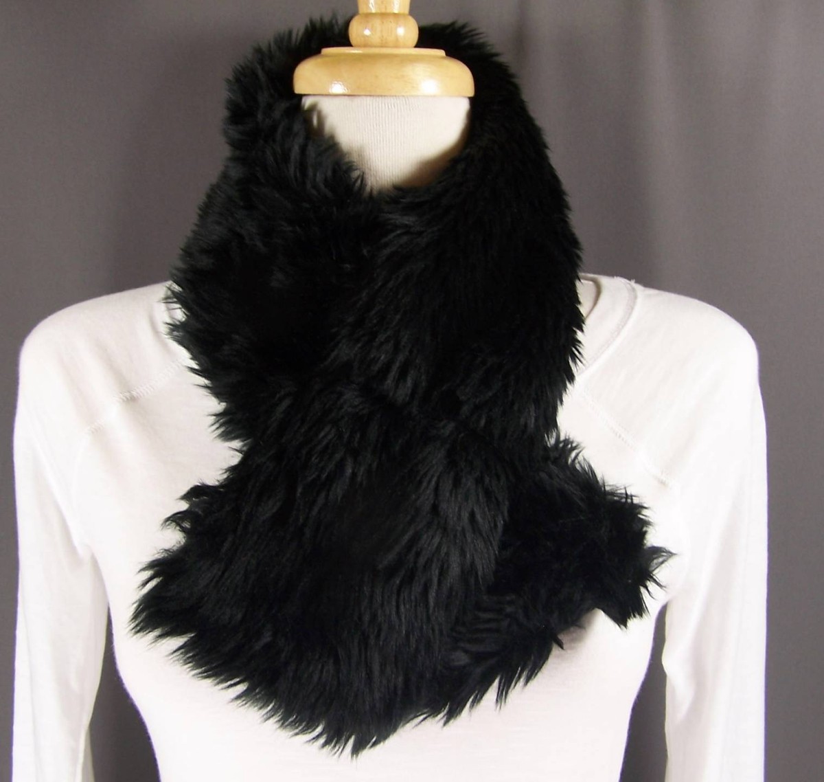 マフラー・ストール MOLLIOLLI MU fur collar ribbon muffler black Black faux fur furry scarf neck wrap warmer muffler collar