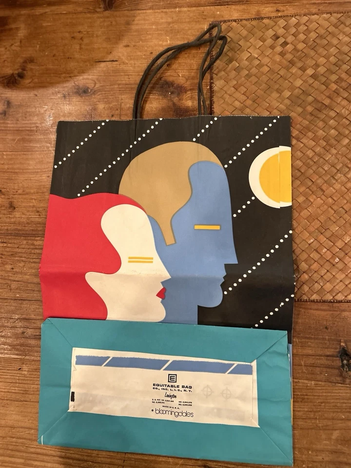 4 VTG Bloomingdales Bags In Cooper Hewitt Smithsonian Design Museum For Sale - Image 4 of 4