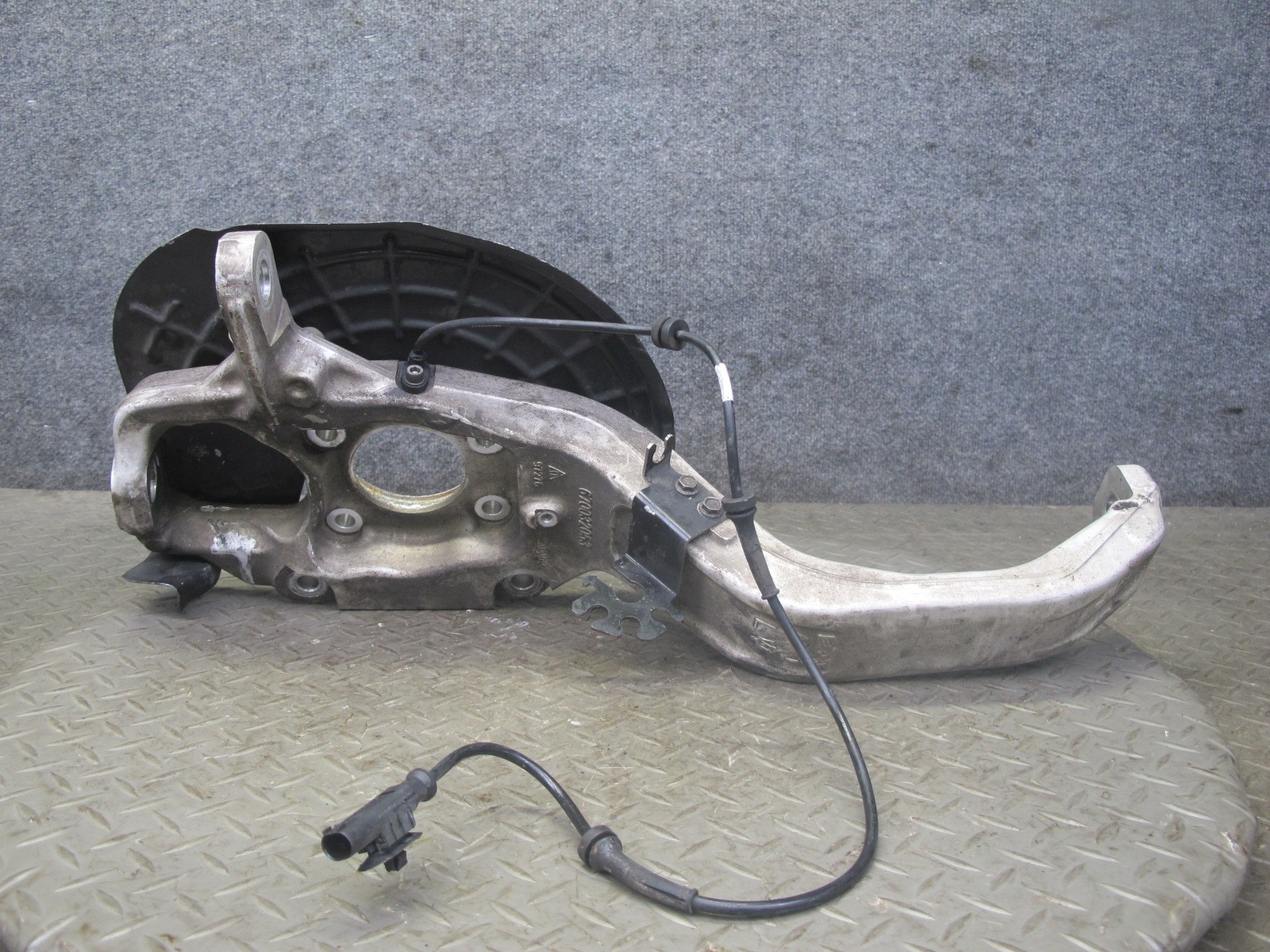 2017-2020 MASERATI LEVANTE M161 AWD FRONT LEFT DRIVER SIDE SPINDLE KNUCKLE