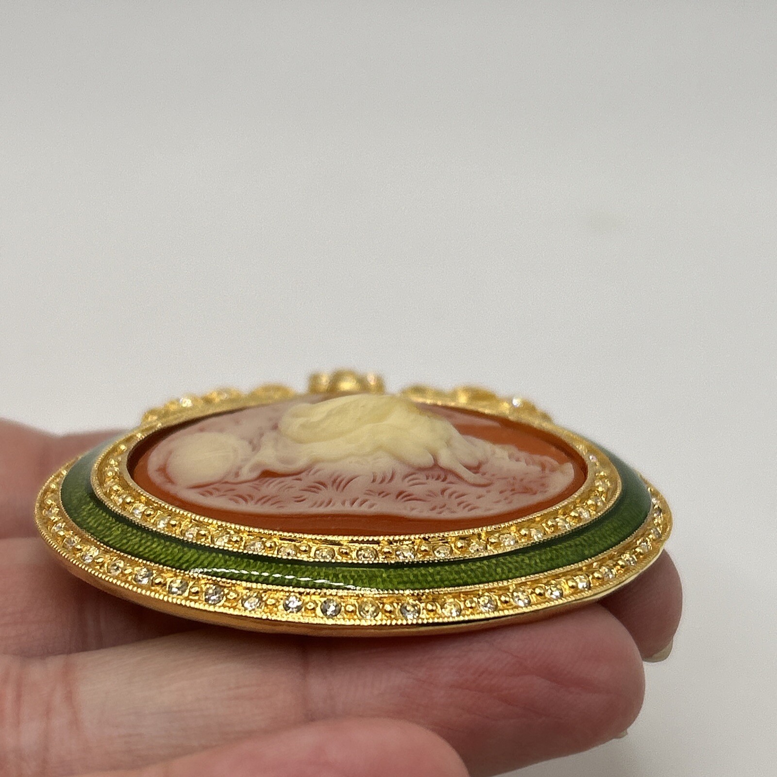 Joan Rivers Gold Tone Resin Cameo Brooch Mother Child Green Enamel