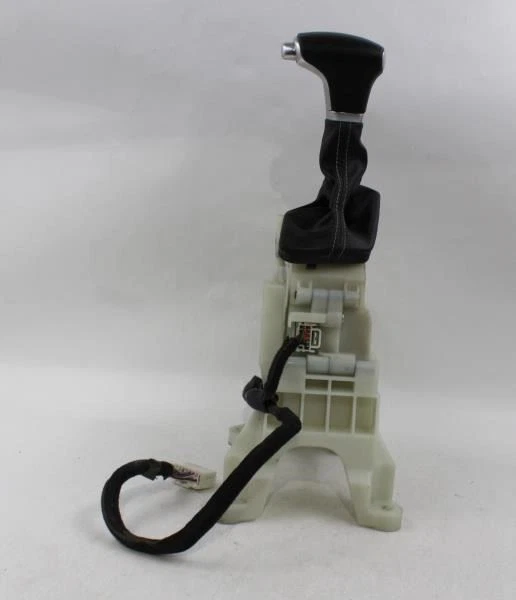 2017-2019 KIA NIRO Transmission Gear Shift Shifter OEM 17919 - Image 2 of 4