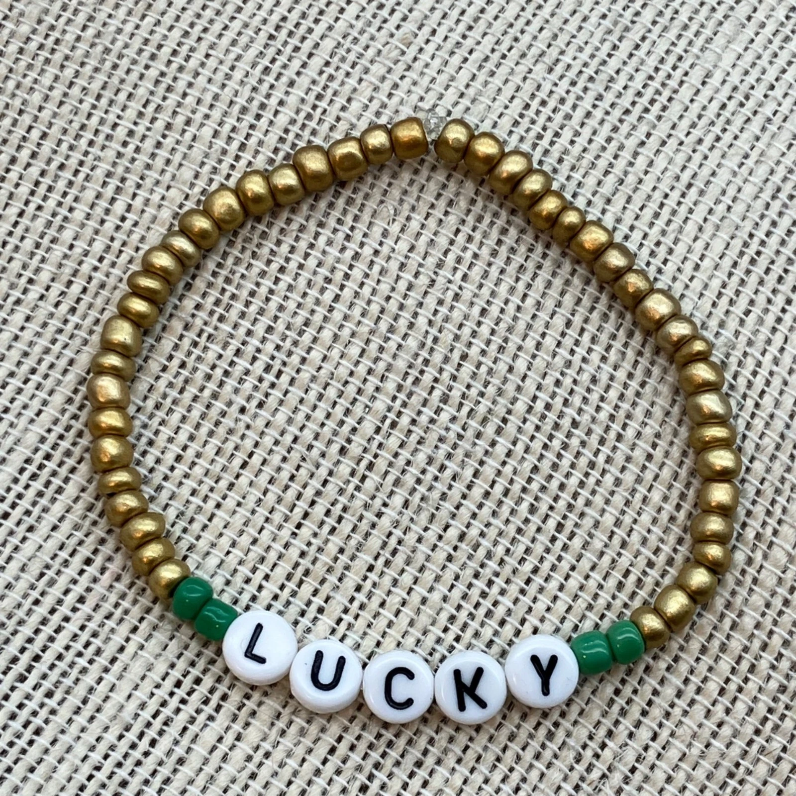 VALENTINO Bracciale Irlandese Giorno di San Patrizio 7 In Verde Elastico Perline Oro Fortunato Vintage Retrò