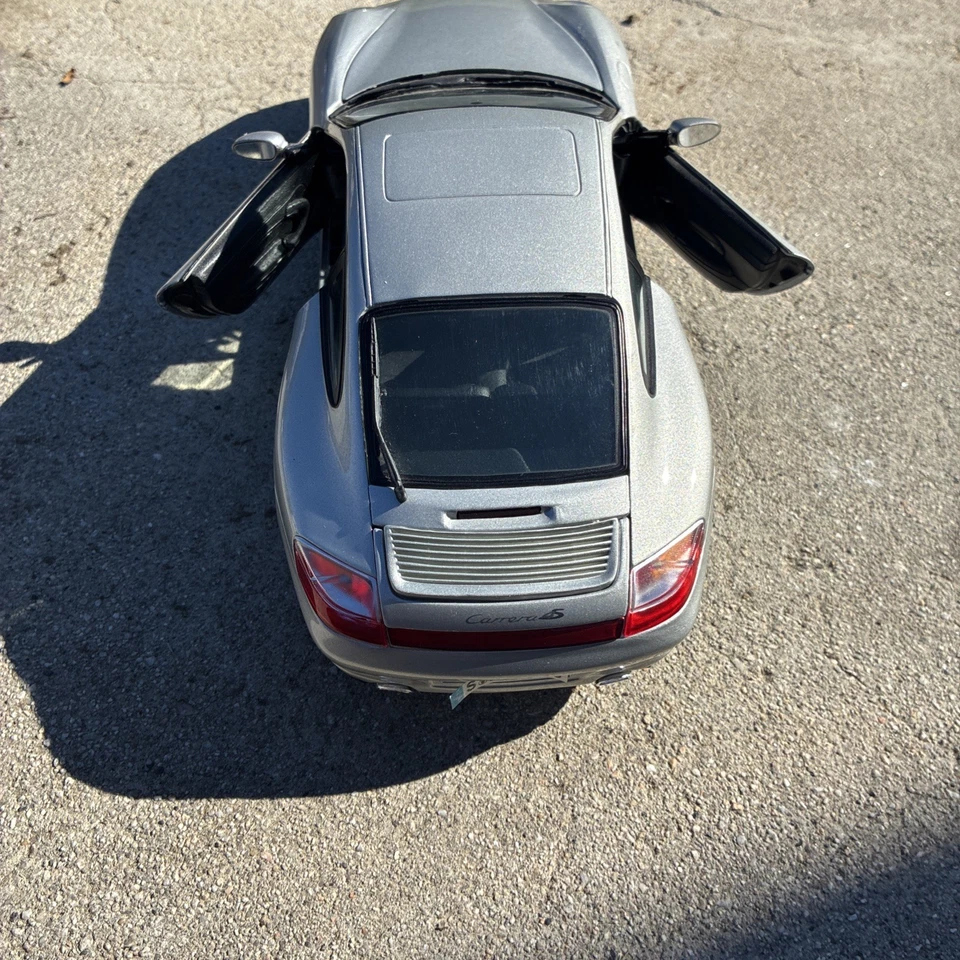 Hot Wheels 1:18 Scale Metal Collection Porsche GT3 Mattel 2003 - Image 4 of 4