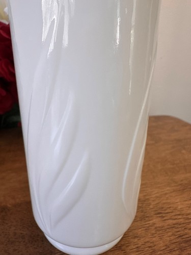 Vintage Milk Glass Vase Leaf Swirl Design Mid Century White Wedding Centrepiece - Picture 4 of 4