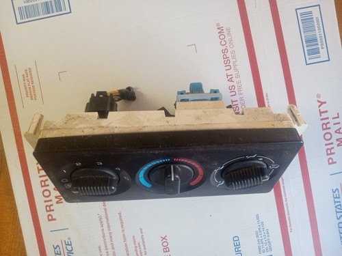 03 - 06 CHEVY SILVERADO A/C HEATER CLIMATE TEMPERATURE CONTROL NEW P/N 15763059 - Picture 2 of 5