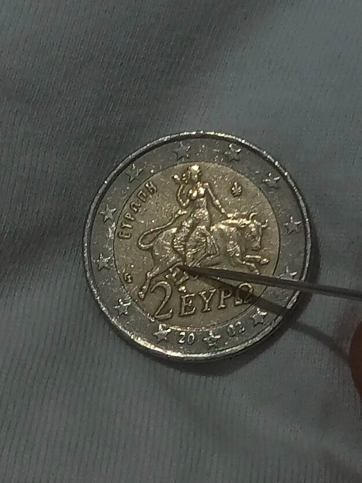 Moneda de 2 euros Grecia (2002) con impresión "S" en una de las estrellas en la parte inferior Foto 3 de 4