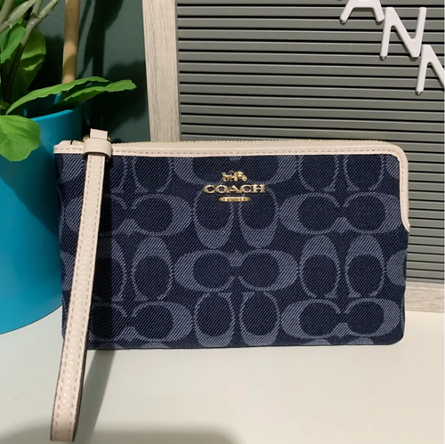 coach jacquard wristlet