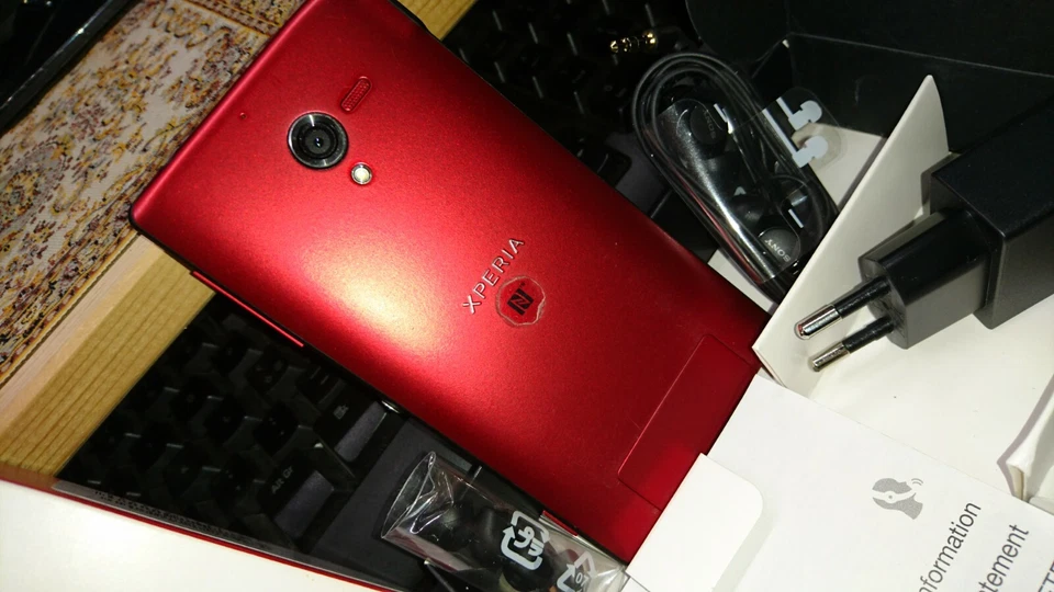 Sony Xperia ZL Rosso - Immagine 3 di 3