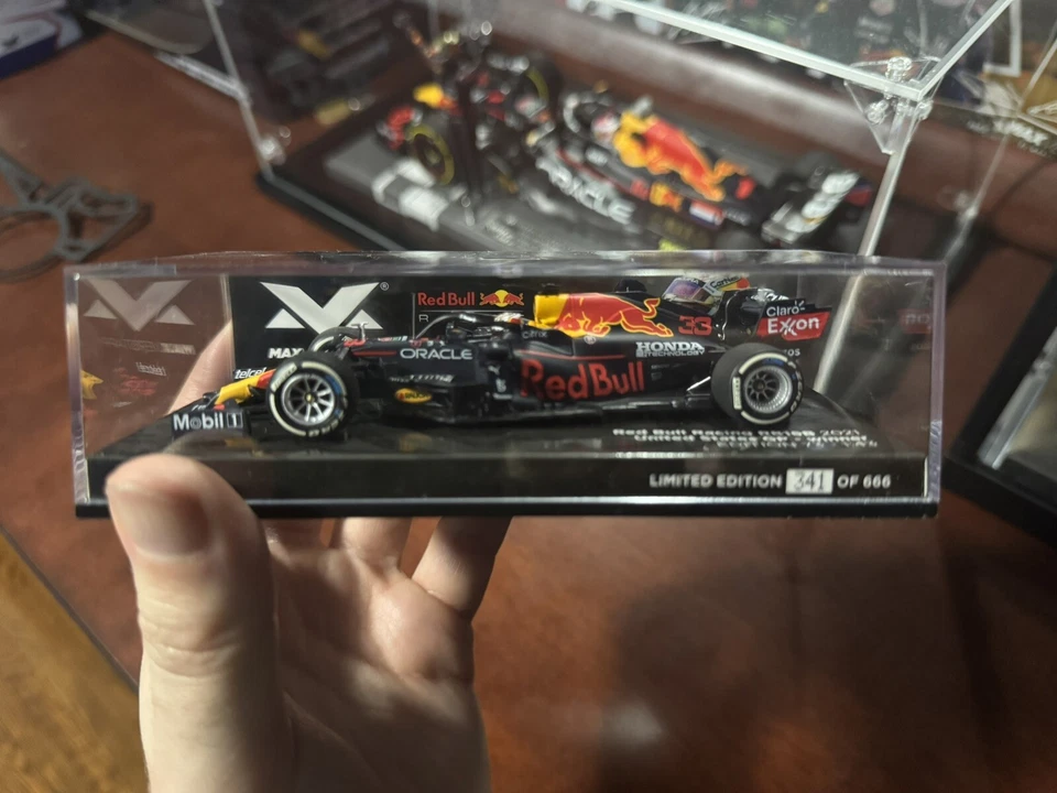RARE Verstappen RB16B 2021 US GP Acura Livery 1:43 Minichamps - Image 4 of 4
