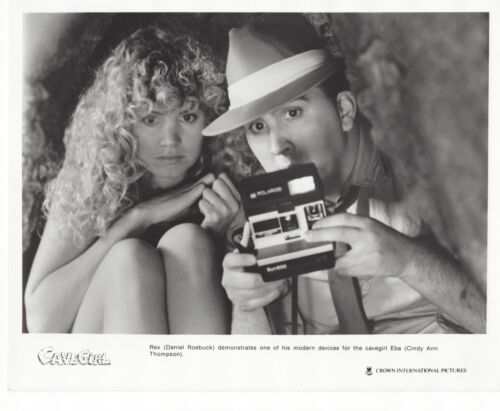 Cavegirl~Daniel Roebuck, Cynthia Thompson~Polaroid Camera~Movie Press Photo~1985 - Picture 1 of 2