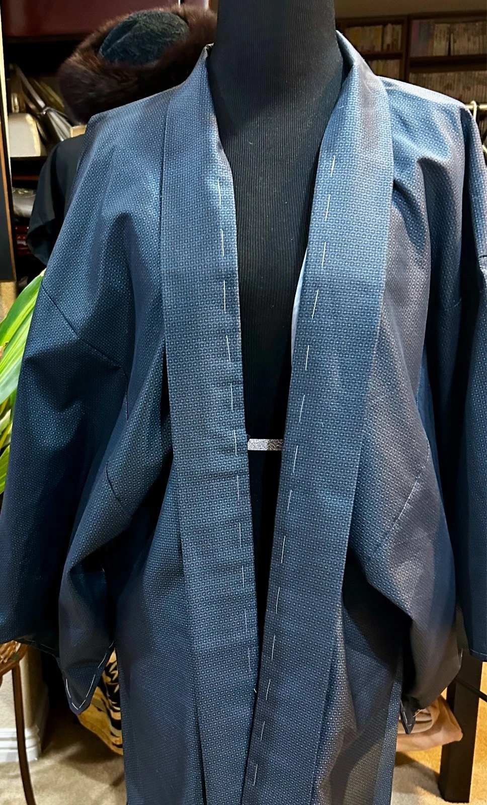 Unused Men s Haori, Pure Silk, deep navy blue, small size, excellent condition. - product detail image 2