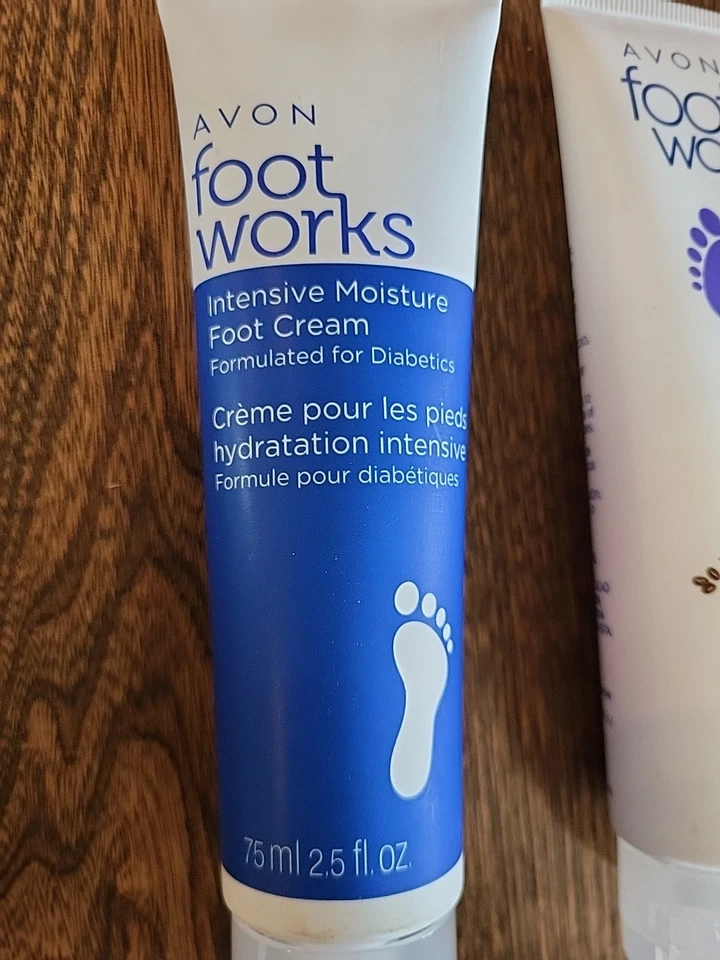 Hermosa crema hidratante profunda e intensiva para pies sellada 2 piezas Avon Foot Works Foto 2 de 4