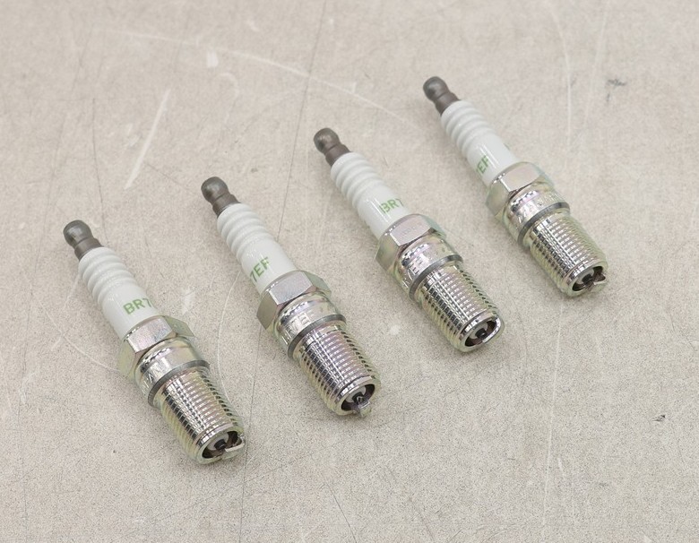 NEW OEM Jaguar Spark Plugs Set of 4 EBC4021 XJS XJRS XJ12 5.3L 1982-1996
