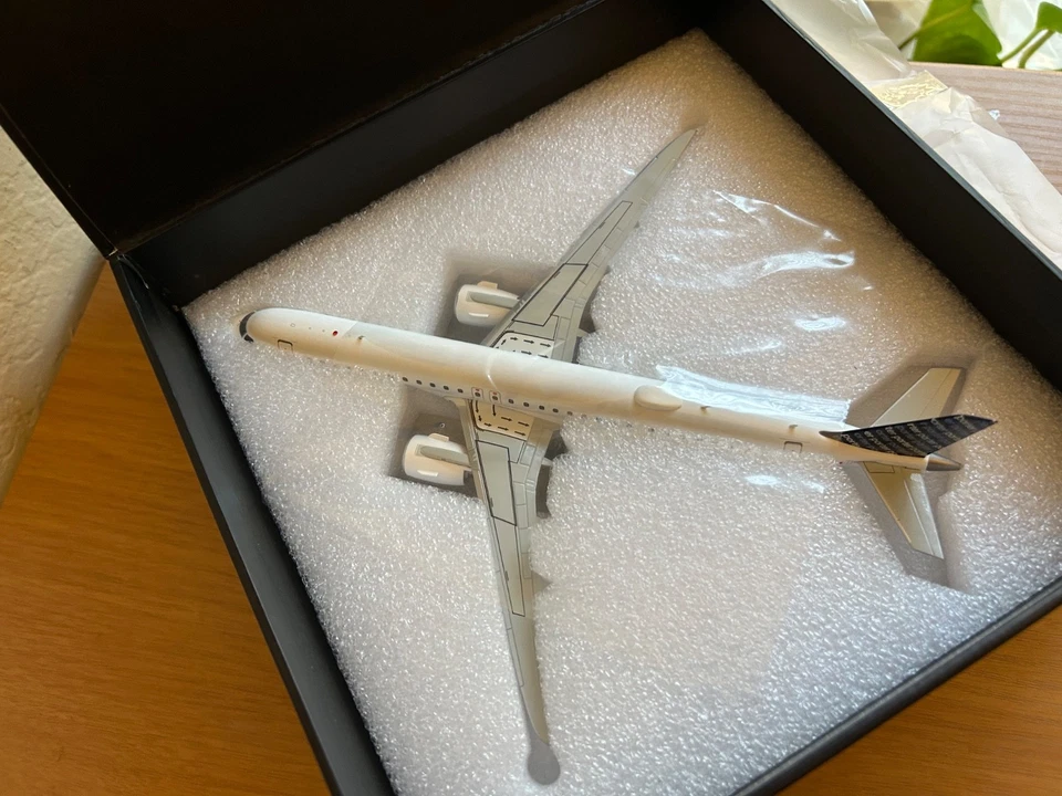 Gemini Jets 1:200 Porter Airlines Embraer E 195-E2 ~ G2POE1230 ~ C-GKQL - Image 3 of 3