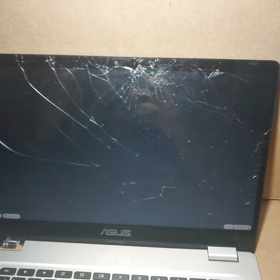 ASUS C523NA 1.1 GHz 15" 64GB EMMC 4GB RAM Intel Celeron N3350 Chromebook - Image 2 of 4