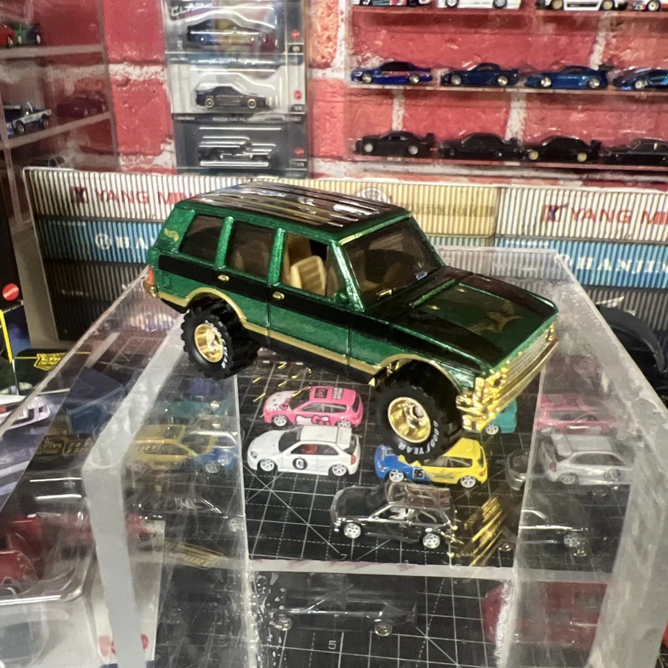 Hot Wheels Range Rover, Final Run Retiring Model, Green, Mint - Image 2 of 4