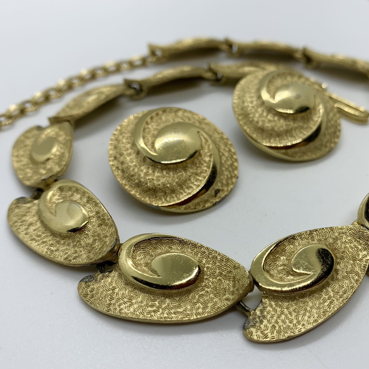 VTG PUCCINI GOLD TONE METAL 14”-16” CHOKER NECKLACE & CLIP