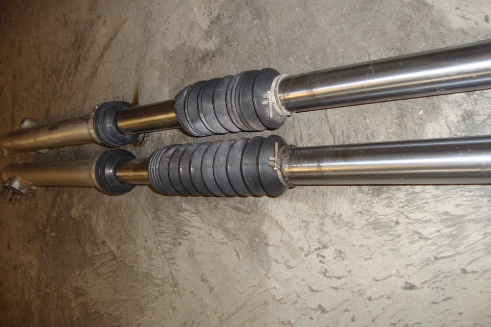 Honda XR250R XR250 XR 250 R 1981 moto de cross horquilla delantera tubos suspensión 81 Foto 4 de 4