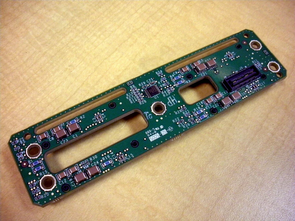 Sun 501-7216 4-Slot SAS Disk Backplane for X4200, X4200 M2, 5320 - Image 2 of 3