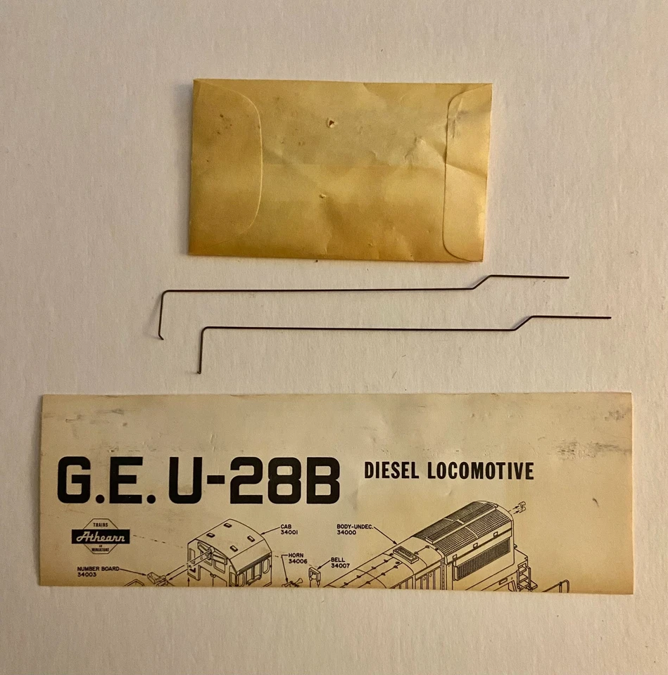 Athearn HO Scale Western Pacific U28B/U30B Diesel Locomotive Blomberg Trucks - Image 3 of 4