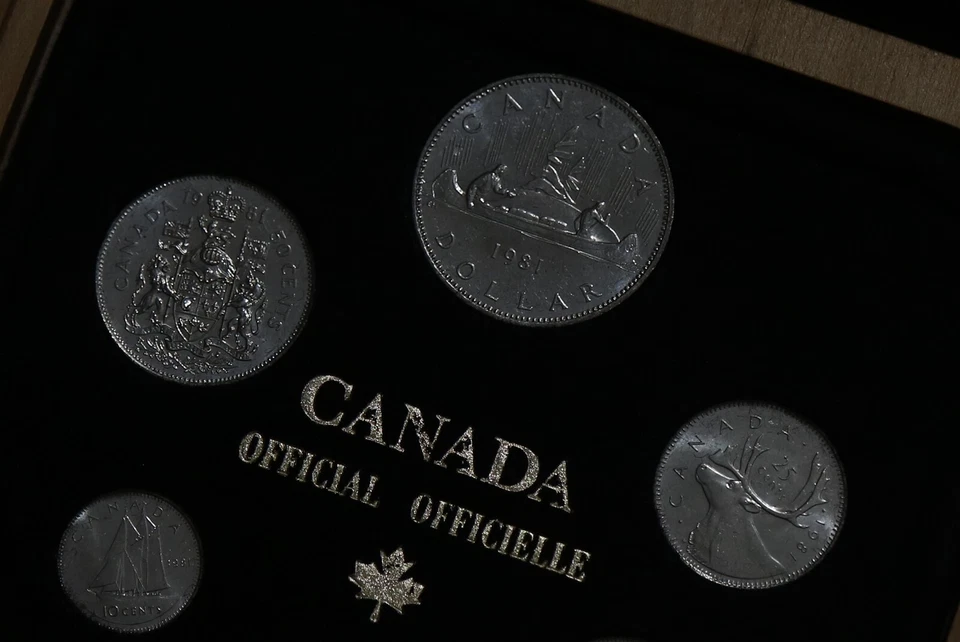 🧭 🇨🇦 CANADA 1981 MINT SET IN ORIGINAL BOX B62 #20 - Image 2 of 4