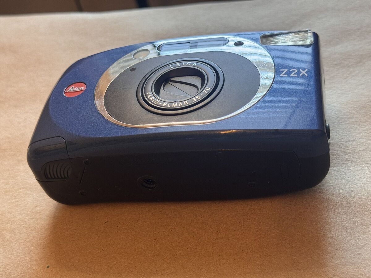 Rare Blue Leica Z2X Vario Elmar 35-70mm Point & Shoot Camera Rare Blue Leica Z2X Vario Elmar 35-70mm Point & Shoot Camera