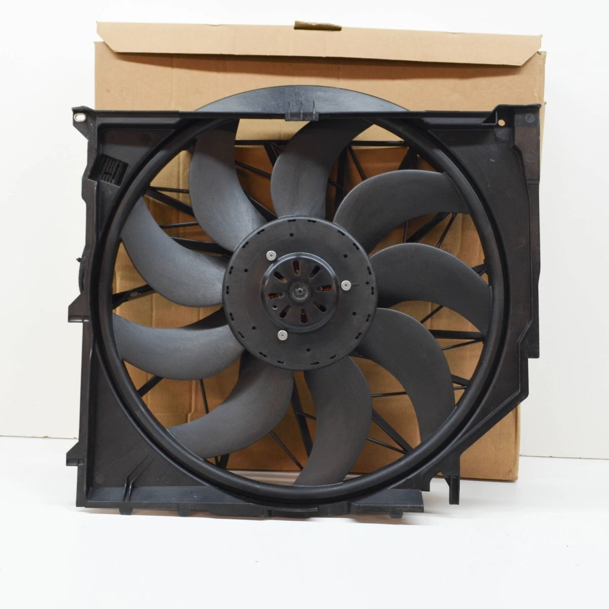 NEW BMW E85 E86 COUPE RADIATOR CONDENSER COOLING FAN 600W 7542912  