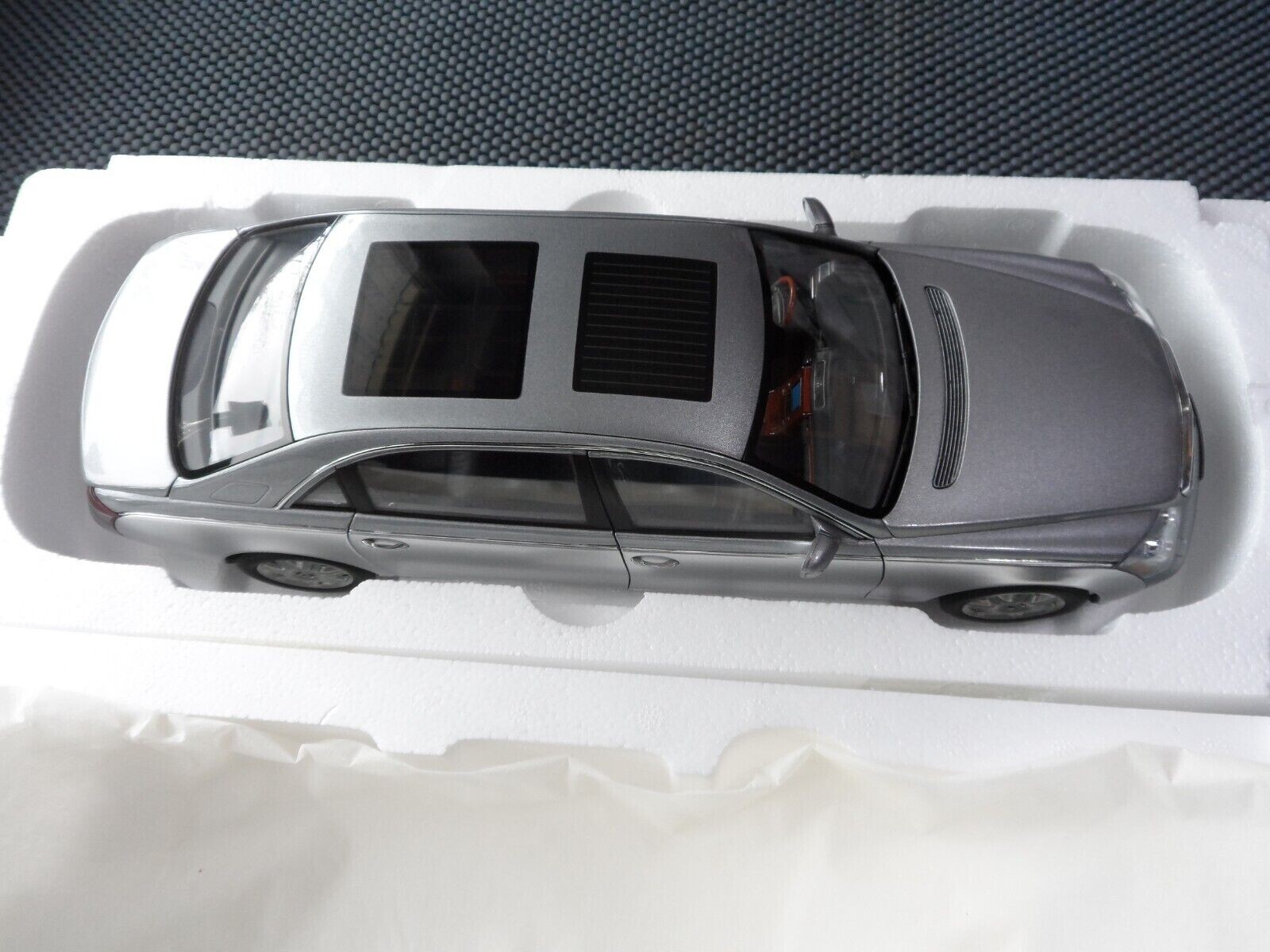 Maybach 62 LWB Longversion Modellauto Himalaya Grey/Silver 