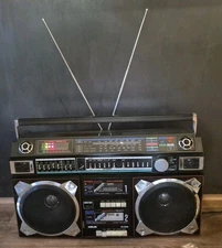 Vintage Boombox Helix HX-4636A AM/FM WORKS, Cassette-sometimes Anntenas 24x14