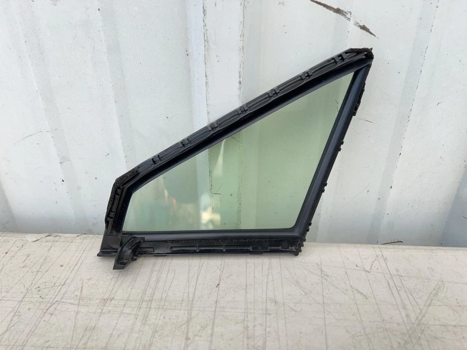 2018-2022 TOYOTA C-HR ПРАВОЕ ПЕРЕДНЕЕ ВЕНТИЛЯЦИОННОЕ ОКНО 64026 - Изображение 2 из 4