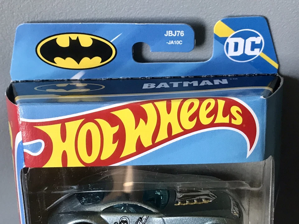 BATMAN. Hot Wheels 2025. Pack 5 voitures. Réf : JBJ76. - Batmobile argentée -. - Photo 3/4
