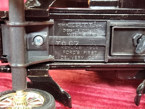 Ertl 1931 Hawkeye Anheuser Busch Budweiser Beer Delivery Truck Coin Bank Red - Picture 20 of 21