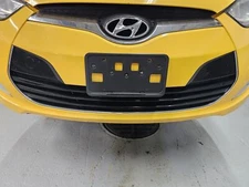 Used Lower Grille fits: 2013 Hyundai Veloster Base lower black glossy Lower Grad