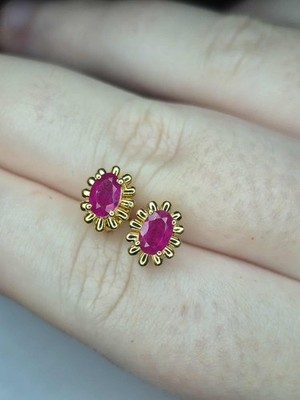 1,348 ct. Afrikanischer Rubin Solitär Ohrstecker in 14K Gold Overlay 925 Sterling