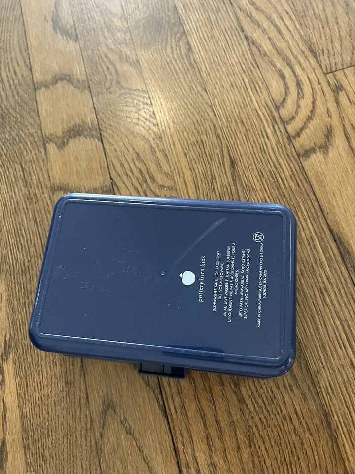 Contenedor de almuerzo aislado Pottery Barn Kids Bento Foto 2 de 3