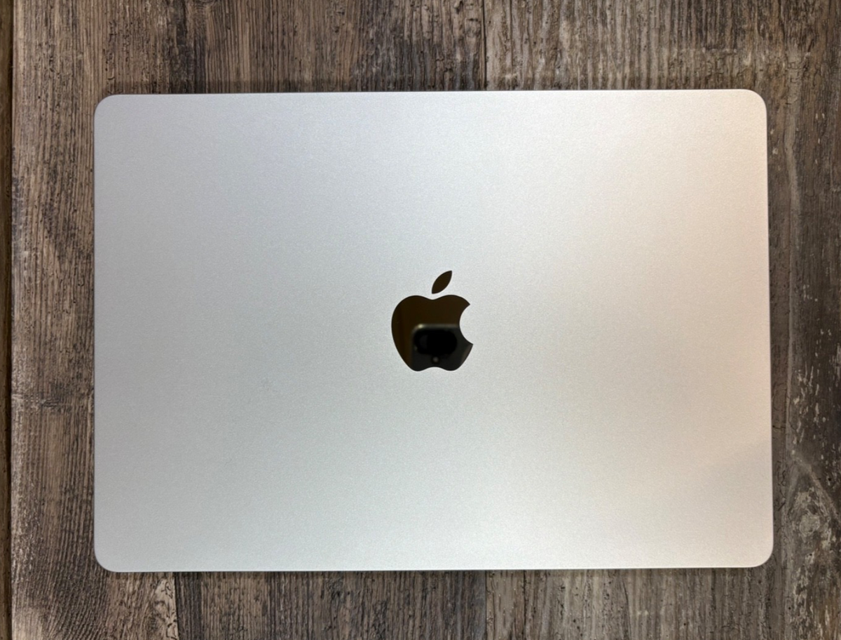 2025 MacBook Air 13” M4 16GB 256GB A3240 Silver Excellent 100