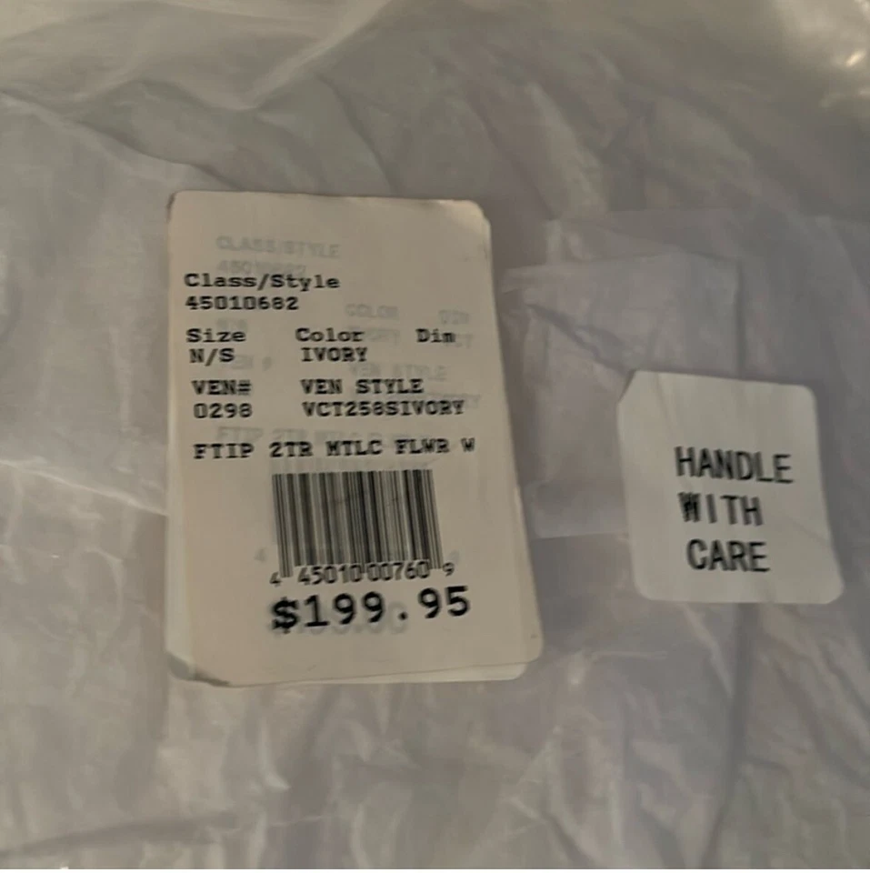 NUEVO CON ETIQUETAS David's Bridal 2 Niveles Capa Cristal Borde Cuentas Velo Metálico Floral Pergamino Foto 2 de 4