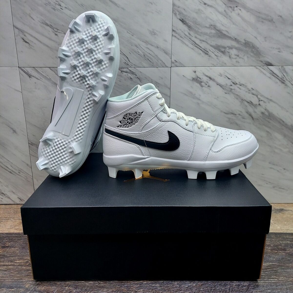 Air Jordan 1 Retro MCS White Black Baseball Cleats AV5354 Air Jordan 1 Retro MCS White Black Baseball Cleats AV5354