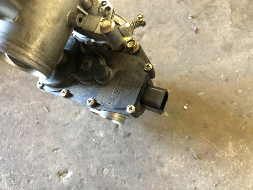 Kawasaki Z 1000 Z1000 ZR1000 03 04 05 06 2004 2005 2006 OEM carrocería del acelerador TPS Foto 4 de 4