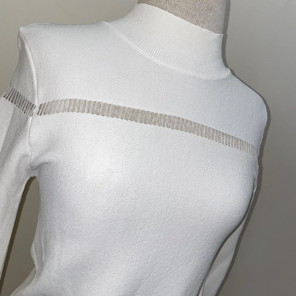 Suéter Asos One Day alto branco gola simulada com detalhe de gaiola tamanho pequeno - Imagem 4 de 4