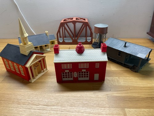 PLASTICVILLE SET 6 PCS GOOD FOR O SCALE LAYOUT EVERYTHING GLUED