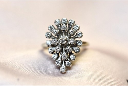 14 Karat Diamant birnenförmiger Clusterring