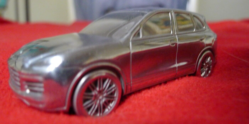 Porsche Cayenne Turbo Limited Edition Model Solid Metal Paperweight 1:43 (K3) - Picture 3 of 7