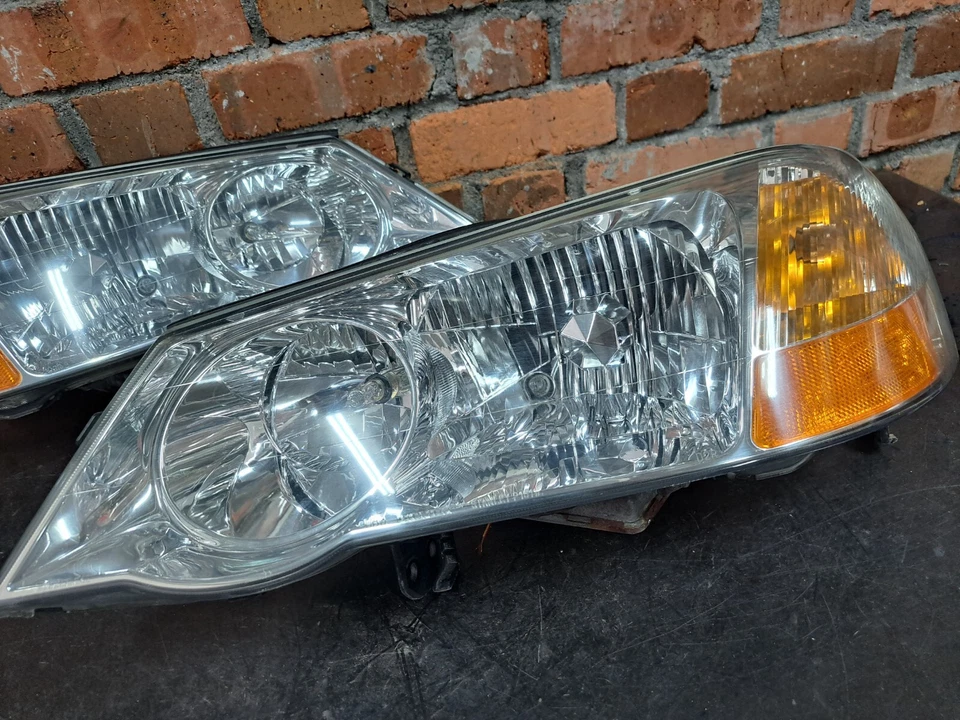 Pares de luces delanteras HID para Honda Saber Inspire UA4 UA5 Acura TL 2002-2003 Foto 3 de 4